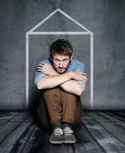 young men feels agoraphobia